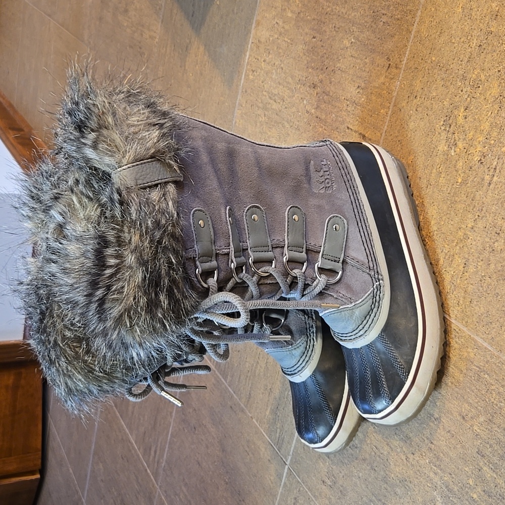 Sorel Joan of Arctic Boots -- Gray, size 7
